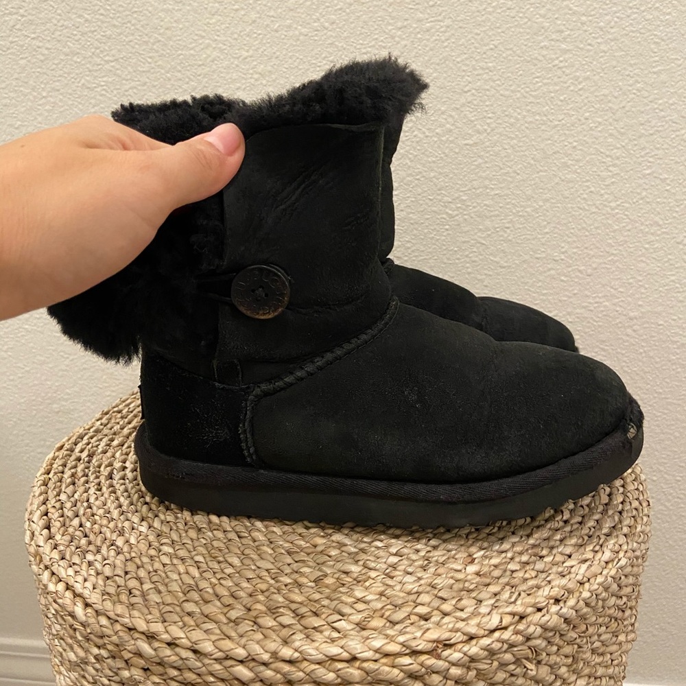 Black uggs - Picture 3 of 7